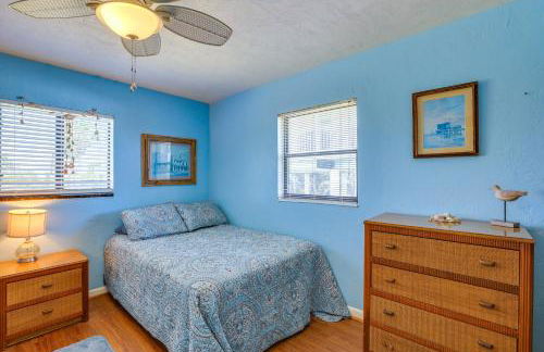 Waterfront Duplex with Dock and Views Near Town! - Foto 14