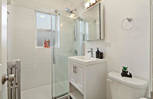 Spacious & Inviting 1BR Apt in Chicago - Cullom B2 - Photo 15