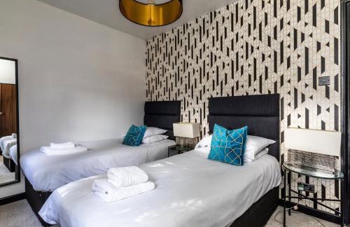 Locksbrook Lodge - Hot Tub - Spacious Outdoor Space - Photo 15