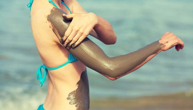 Enduisez-vous de boue à la mer Morte