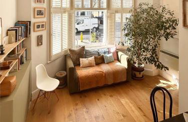 Gorgeous mezzanine studio steps to Olympia - Foto 1
