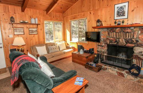 Owl Cabin - Sierra style cabin located on a quiet road in Fawnskin and backs up to National Forest! - Foto 1