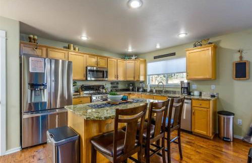 Wildflower Getaway HALF acre yard firepit hot tub bikes Dogs OK - Foto 7