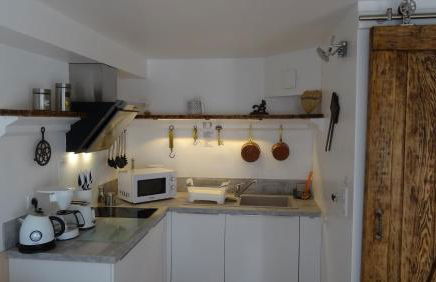 CHAMBRE du SABOTIER - Studio troglodytique - A 100 m Baignade en rivière - Location de Canoë - Circuits cyclo - Aire de pique-nique - 3 restaurants - Foto 10