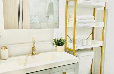 Newly Built Modern Central 2B On Sherman with Free Parking - Foto 4