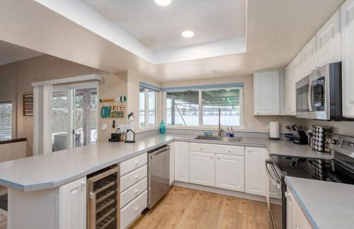 Edgewater Paradise HotTub Private Dock & Game Room - Foto 60