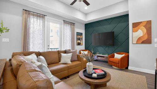 Modern EaDo Stay - 3BR Townhome w Private Deck - Foto 2