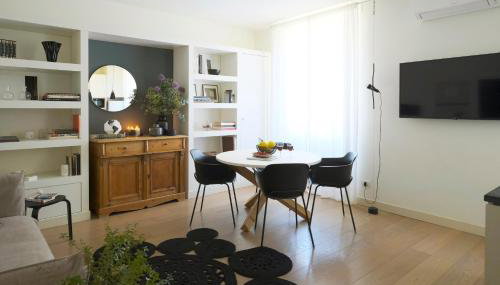 ComeCasa Lily Pads -Elegant apartment- in the city center - Photo 3
