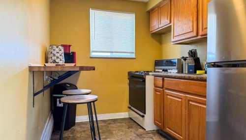 Sleeps 8 2 Full Apartments 5 Beds Parking plus WIFI - Foto 4