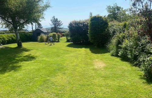 Delightful 3 bed cottage with hot tub & sea views. - Photo 28