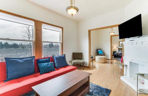 Pet Friendly 8 Mi to Chicago - Fenced Backyard! - Foto 1