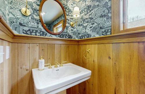 Less Than 1 Mi to Lake George! Family Retreat with Deck - Foto 23