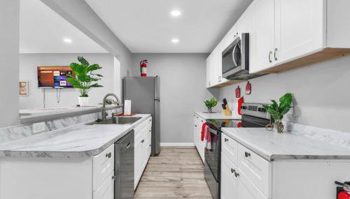 Spacious 2BR Condo close to Restaurants and Nightlife with WiFi - Foto 5