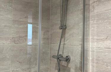 Two Bedroom City View Apartment Liverpool by StaySavvy Accommodation - Photo 14