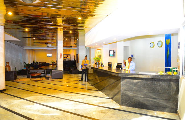 Golden Royale Hotel - Foto 1