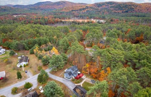 3BR Lake Luzerne Retreat with Game Room & Cozy Fire Pit - Foto 42