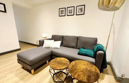 Hidden Retreat with Steam room, KING bed near tube - Foto 8