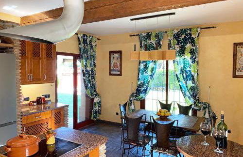 VILLA NABRISA MARBELLA, 5 BEDROOM, PRIVATE POOL, GARDEN, BBQ - Foto 66