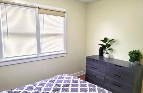 Nice big house with parking, king bed, yard - Foto 7