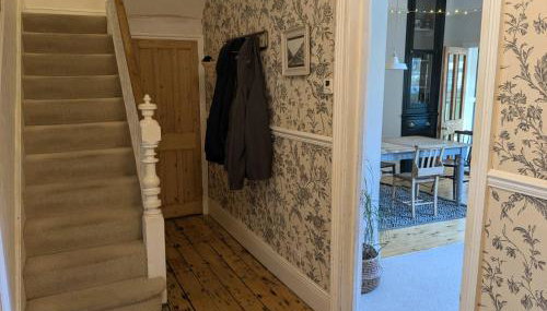 Charming 3-Bedroom House in Bristol with Garden - Perfect for Families - Foto 3