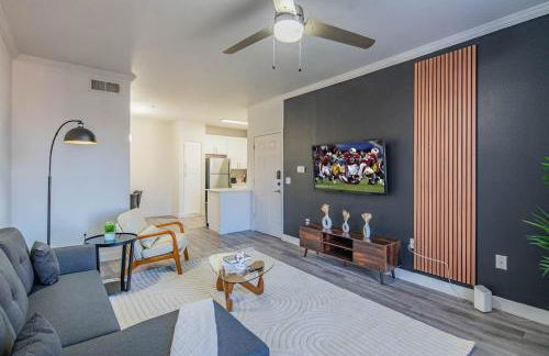 Elegant 1BD King Bed, Pool, Hot Tub, Gym, Parking - Photo 17