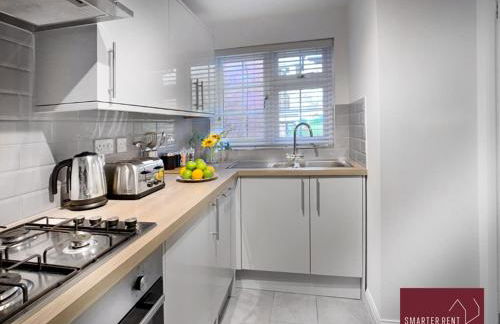 Wokingham - 2 Bedroom Maisonette - With Parking - Foto 5