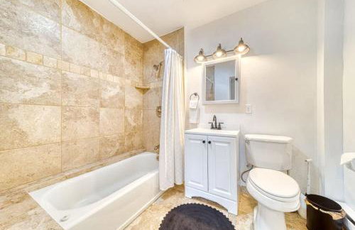 CDA Loft With Private Rooftop Patio And Free Parking - Foto 8