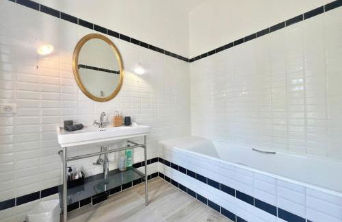 Bourgeois House - 16 personnes, Piscine, 6 chambres, 8 lits, 4 SDB, Centre-ville, CLIM - Foto 58