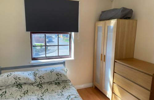 Large, 3 Floors, Quiet, Sleeps 16, 4 Bathrooms, 5 Parking, Semi rural Leicester - Foto 10