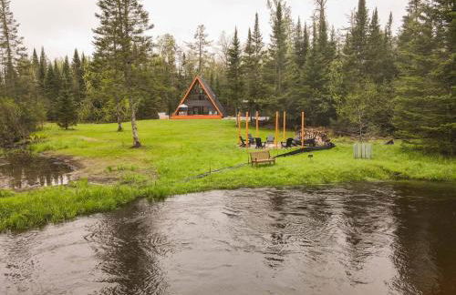 TreeTops Ayframe, Supersized AFrame on the River with Hot Tub - Foto 21