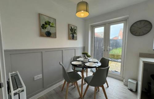 Bolehyde House, Sleeps 6, 3 Bedrooms, North Swindon location, Parking - Foto 10