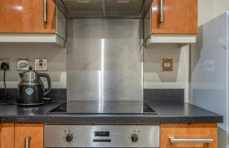 Modern City Centre 2 Bedroom flat in Birmingham - Free parking, Netflix - Foto 8