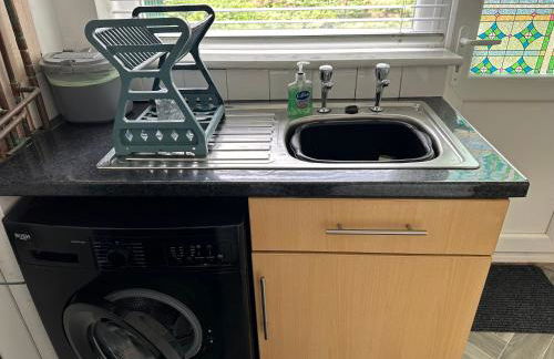 Beautiful Bungalow Awaits Your Short Term Stay - Foto 16