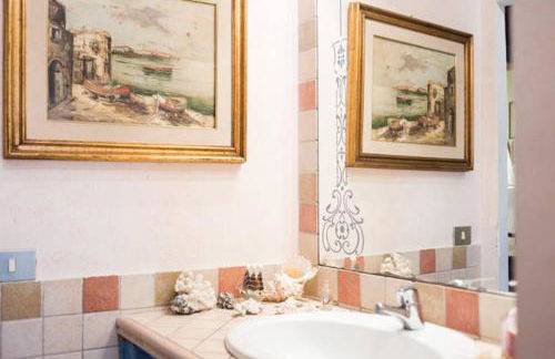 Pretty loft Viterbo medieval town Condividi Salva - Foto 5