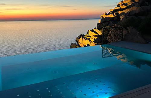 Luxury Villa with unmatched view and Sea-Fall Pool - Foto 1