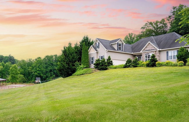 Fairview Vista by Avantstay 10 Mins to Asheville - Photo 1