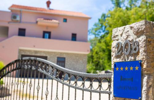 Oak Meadow Apartment - Photo 2