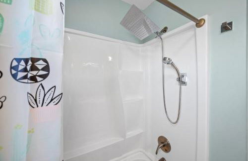 6 Min to Ark, Free Covered Parking, Deck and Grill - Foto 14