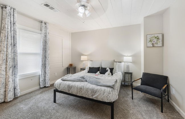 Stockyards- 4min Pet Friendly 3BR Luxe Gem - Foto 36