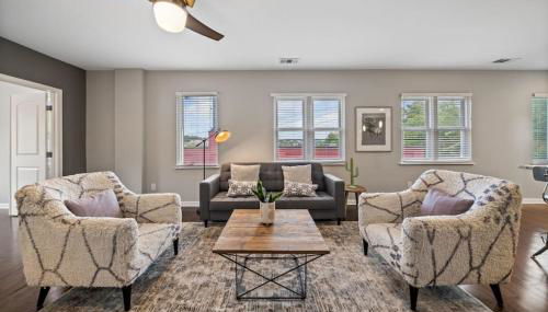 Classy 2BR Condo Near City Centre - OTR, UC, Zoo - Foto 3