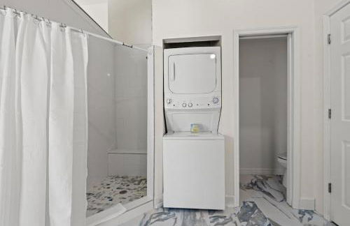 Sunshine House #1-Selfie-Friendly - Steps to Beach - Foto 42