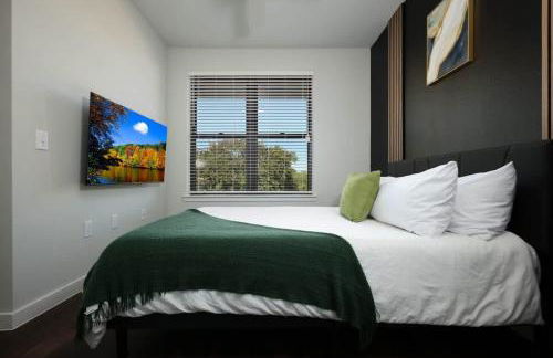 Cozy 2BR w Pool Gym Near Rvrwalk Dome Conv Ctr - Foto 7