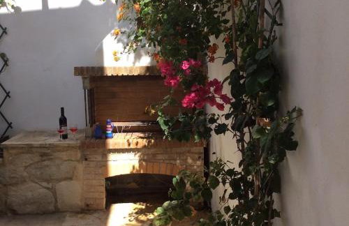 Lovely family villa with stunning sea views - Photo 32