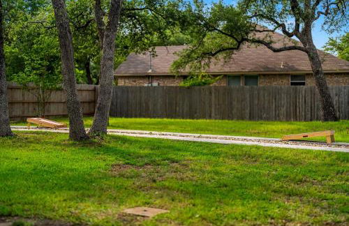Serene Family Retreat King Beds Pool Hot Tub and Games - Photo 44