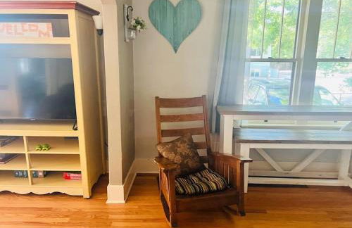 Walk to Dining Breweries and Shops Plus New Hot Tub - Foto 28