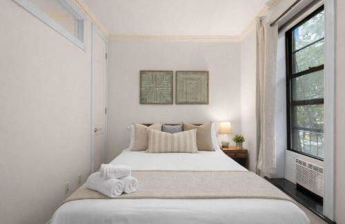 Stylish East Side Escape Steps from Fun - Foto 12