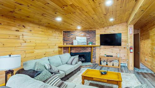 Hot Tub, Dock, Pool Table! Lakefront Poconos Haven - Foto 5