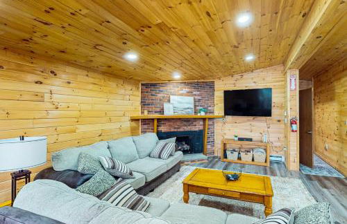 Hot Tub, Dock, Pool Table! Lakefront Poconos Haven - Foto 5