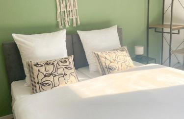 Apartmenthaus, Ferienwohnung Glück für Familien,Firmen,Gruppen,Monteure,3 Schlafzimmer bis 6 Personen,luxuriöse Einzelbetten,Hotel-TV, Wlan, Bettwäsche,Handtücher inklusive, Nahe Ulm, Legoland,BWK,UNI,ruhige Lage,Autobahnnah,Garten - Foto 1