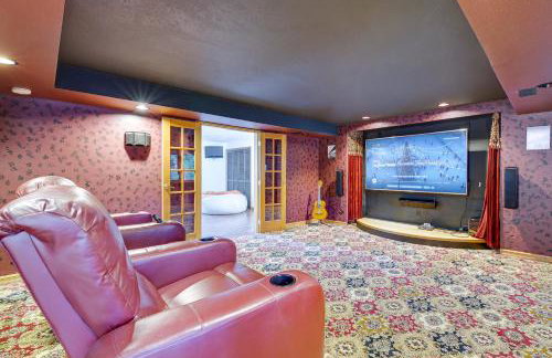 Lake-View Woodinville Retreat w/ Hot Tub + Theater - Foto 5